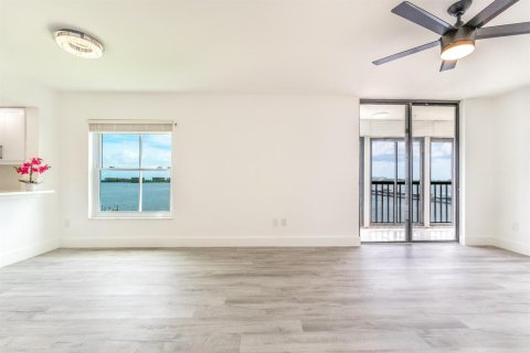 Copropriété à louer à Atlantis, Floride: 2 chambres, 95.6 m2 № 2411796 - photo 4