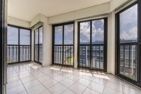 Copropriété à louer à Atlantis, Floride: 2 chambres, 95.6 m2 № 2411796 - photo 11