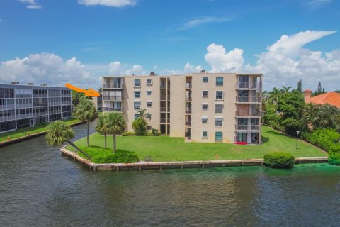 Copropriété à louer à Atlantis, Floride: 2 chambres, 95.6 m2 № 2411796 - photo 3