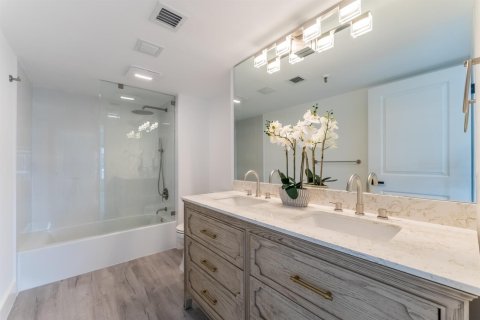 Copropriété à louer à Atlantis, Floride: 2 chambres, 95.6 m2 № 2411796 - photo 7