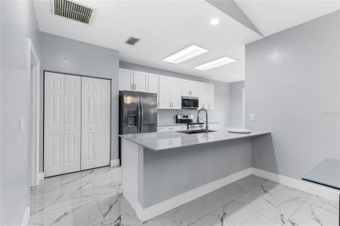 Casa en venta en Gainesville, Florida, 4 dormitorios, 176.14 m2 № 1598086 - foto 7