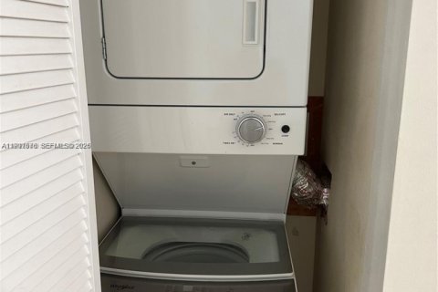 Condo in Coconut Creek, Florida, 1 bedroom  № 2060887 - photo 13