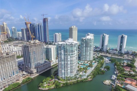 Condo in Sunny Isles Beach, Florida, 2 bedrooms № 1877905 - photo 28