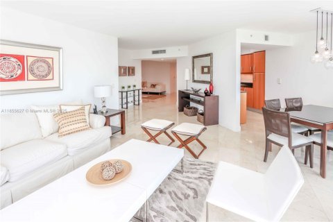 Condo in Sunny Isles Beach, Florida, 2 bedrooms № 1877905 - photo 3