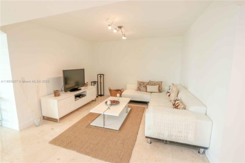 Condo in Sunny Isles Beach, Florida, 2 bedrooms № 1877905 - photo 16