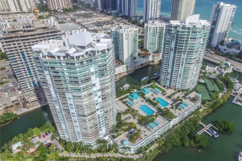Condo in Sunny Isles Beach, Florida, 2 bedrooms № 1877905 - photo 29