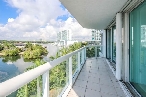 Condo in Sunny Isles Beach, Florida, 2 bedrooms № 1877905 - photo 22