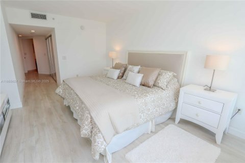 Condo in Sunny Isles Beach, Florida, 2 bedrooms № 1877905 - photo 18