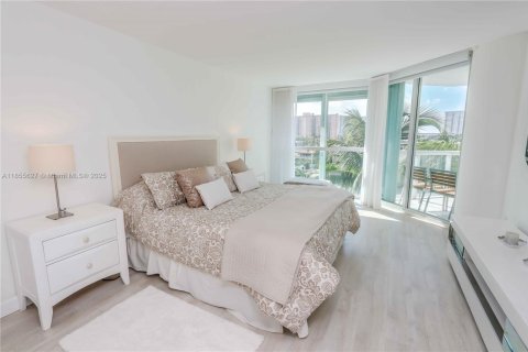 Condo in Sunny Isles Beach, Florida, 2 bedrooms № 1877905 - photo 17