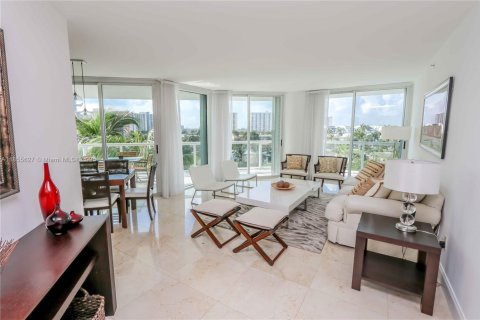 Condo in Sunny Isles Beach, Florida, 2 bedrooms № 1877905 - photo 4