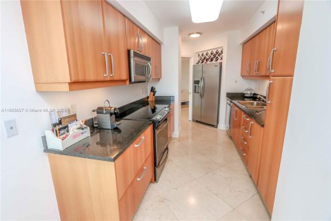 Condo in Sunny Isles Beach, Florida, 2 bedrooms № 1877905 - photo 10
