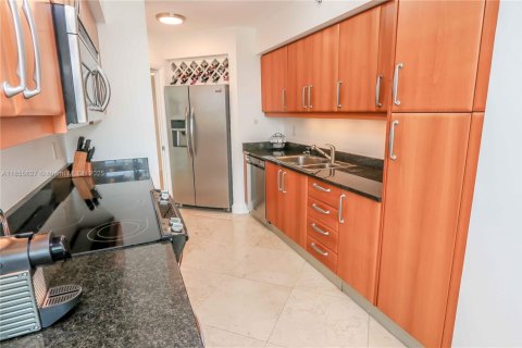 Condo in Sunny Isles Beach, Florida, 2 bedrooms № 1877905 - photo 11