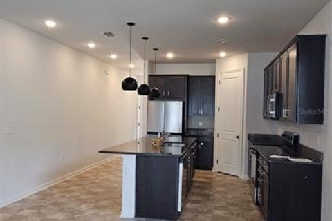 House in MATTIE POINTE in Auburndale, Florida 4 bedrooms, 179.86 sq.m. № 2208027 - photo 10