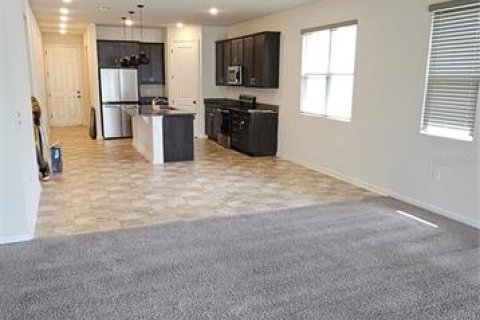 House in MATTIE POINTE in Auburndale, Florida 4 bedrooms, 179.86 sq.m. № 2208027 - photo 7