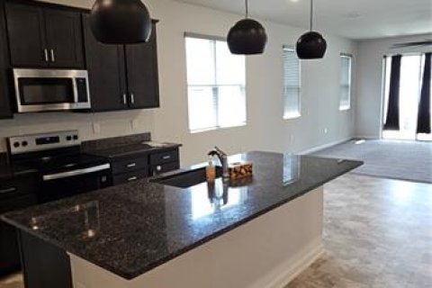 House in MATTIE POINTE in Auburndale, Florida 4 bedrooms, 179.86 sq.m. № 2208027 - photo 4