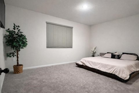 House in MATTIE POINTE in Auburndale, Florida 4 bedrooms, 179.86 sq.m. № 2208027 - photo 16