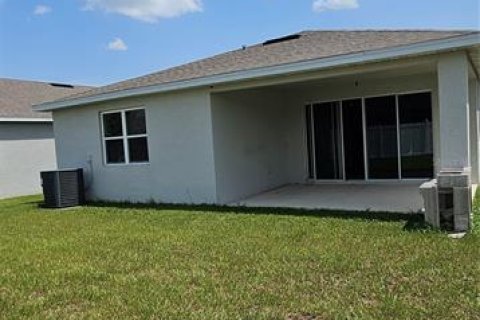 House in MATTIE POINTE in Auburndale, Florida 4 bedrooms, 179.86 sq.m. № 2208027 - photo 30