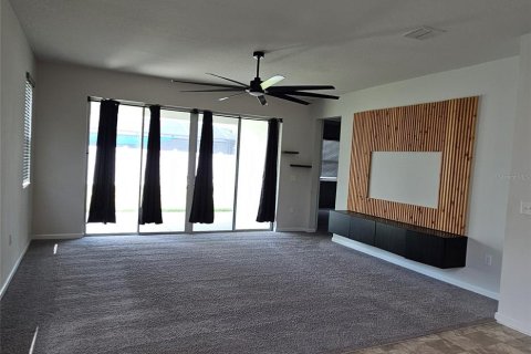 House in MATTIE POINTE in Auburndale, Florida 4 bedrooms, 179.86 sq.m. № 2208027 - photo 14