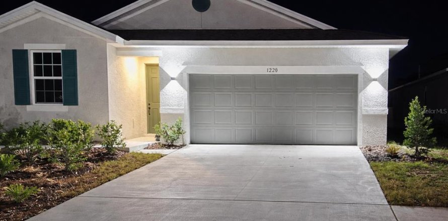 House in MATTIE POINTE in Auburndale, Florida 4 bedrooms, 179.86 sq.m. № 2208027