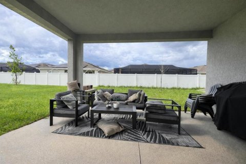House in MATTIE POINTE in Auburndale, Florida 4 bedrooms, 179.86 sq.m. № 2208027 - photo 15