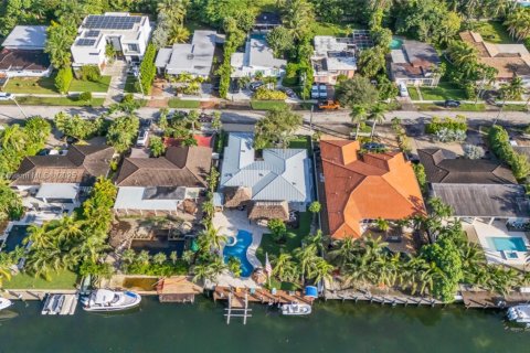 House in North Miami, Florida 4 bedrooms, 210.33 sq.m. № 1953649 - photo 3