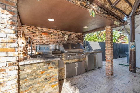 House in North Miami, Florida 4 bedrooms, 210.33 sq.m. № 1953649 - photo 26