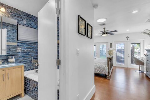 House in North Miami, Florida 4 bedrooms, 210.33 sq.m. № 1953649 - photo 21