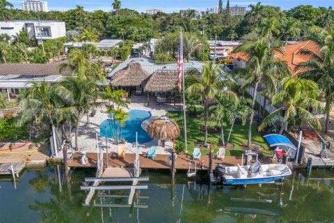 House in North Miami, Florida 4 bedrooms, 210.33 sq.m. № 1953649 - photo 1