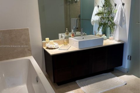 Снять в аренду кондоминиум в Санни-Айлс-Бич, Флорида 3 спальни, 135.73м2, № 1958466 - фото 13