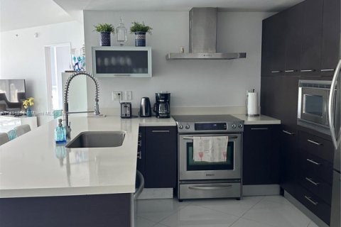 Снять в аренду кондоминиум в Санни-Айлс-Бич, Флорида 3 спальни, 135.73м2, № 1958466 - фото 4