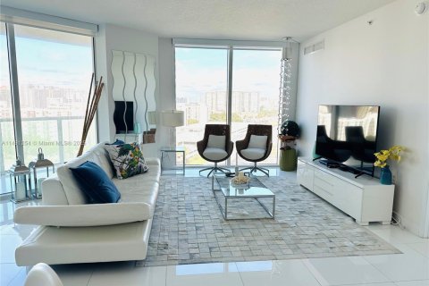 Снять в аренду кондоминиум в Санни-Айлс-Бич, Флорида 3 спальни, 135.73м2, № 1958466 - фото 3