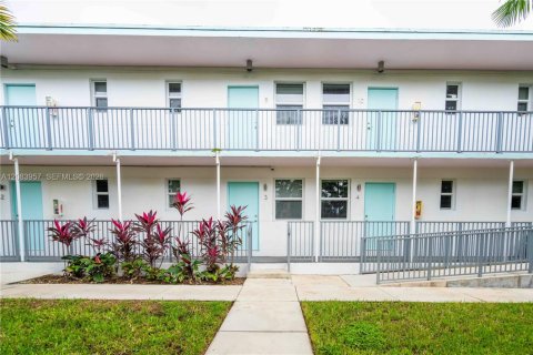 Appartement à louer à Miami, Floride: 1 chambre, 46.92 m2 № 2351446 - photo 13