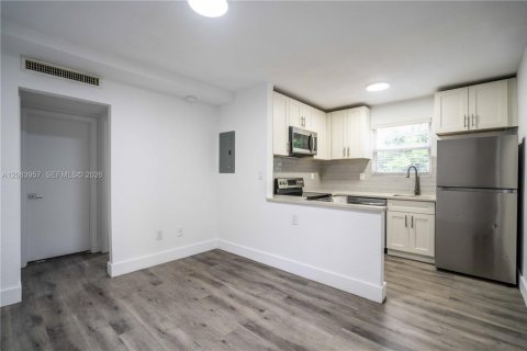 Appartement à louer à Miami, Floride: 1 chambre, 46.92 m2 № 2351446 - photo 3