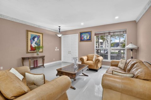 House in Miramar, Florida 5 bedrooms, 362.41 sq.m. № 2191429 - photo 3