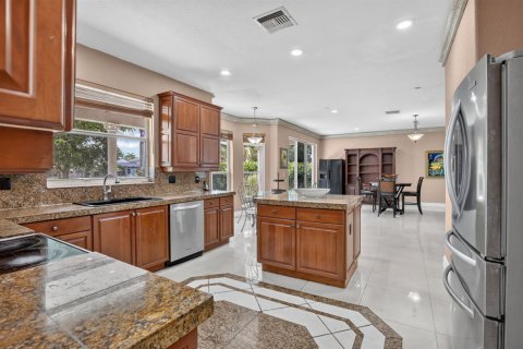 House in Miramar, Florida 5 bedrooms, 362.41 sq.m. № 2191429 - photo 6