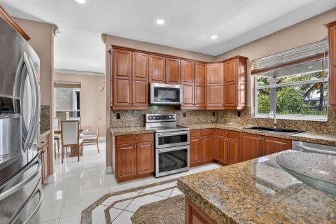 House in Miramar, Florida 5 bedrooms, 362.41 sq.m. № 2191429 - photo 24