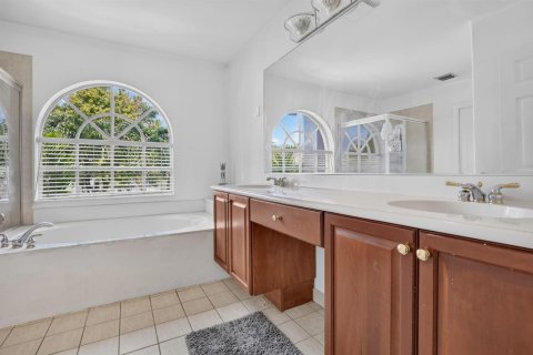 House in Miramar, Florida 5 bedrooms, 362.41 sq.m. № 2191429 - photo 15