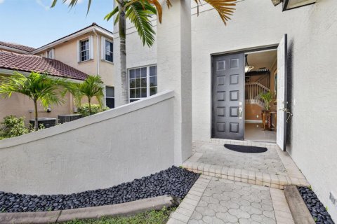 House in Miramar, Florida 5 bedrooms, 362.41 sq.m. № 2191429 - photo 2