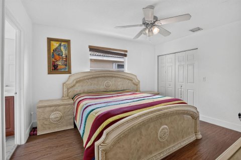 House in Miramar, Florida 5 bedrooms, 362.41 sq.m. № 2191429 - photo 14