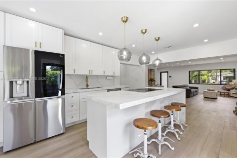 Снять в аренду виллу или дом в Майами-Шорс, Флорида 4 спальни, 195.93м2, № 2060779 - фото 3