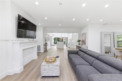 Снять в аренду виллу или дом в Майами-Шорс, Флорида 4 спальни, 195.93м2, № 2060779 - фото 13