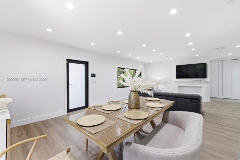 Снять в аренду виллу или дом в Майами-Шорс, Флорида 4 спальни, 195.93м2, № 2060779 - фото 26