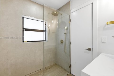 Снять в аренду виллу или дом в Майами-Шорс, Флорида 4 спальни, 195.93м2, № 2060779 - фото 18