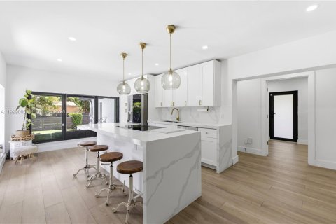 Снять в аренду виллу или дом в Майами-Шорс, Флорида 4 спальни, 195.93м2, № 2060779 - фото 15