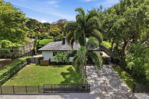 Снять в аренду виллу или дом в Майами-Шорс, Флорида 4 спальни, 195.93м2, № 2060779 - фото 8