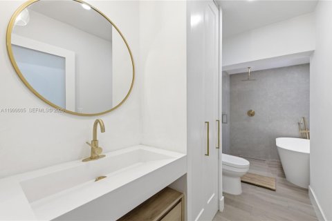 Снять в аренду виллу или дом в Майами-Шорс, Флорида 4 спальни, 195.93м2, № 2060779 - фото 22