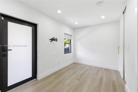 Снять в аренду виллу или дом в Майами-Шорс, Флорида 4 спальни, 195.93м2, № 2060779 - фото 20