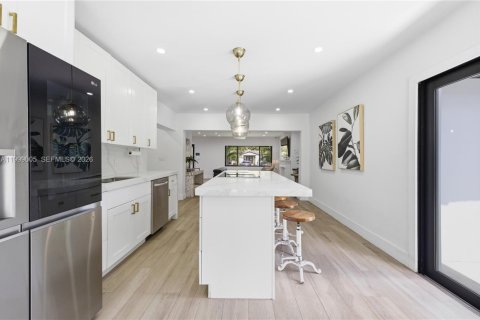 Снять в аренду виллу или дом в Майами-Шорс, Флорида 4 спальни, 195.93м2, № 2060779 - фото 4