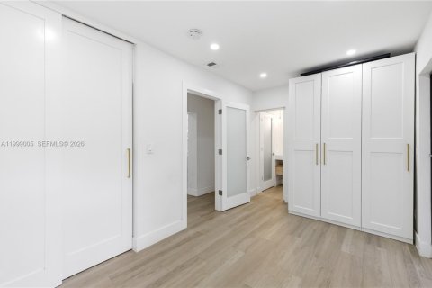 Снять в аренду виллу или дом в Майами-Шорс, Флорида 4 спальни, 195.93м2, № 2060779 - фото 21