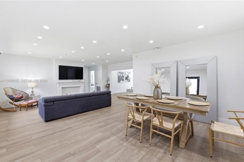 Снять в аренду виллу или дом в Майами-Шорс, Флорида 4 спальни, 195.93м2, № 2060779 - фото 12